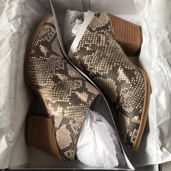 NIB Dolce Vita Rhea Snakeskin Mules - Picture 3 of 5
